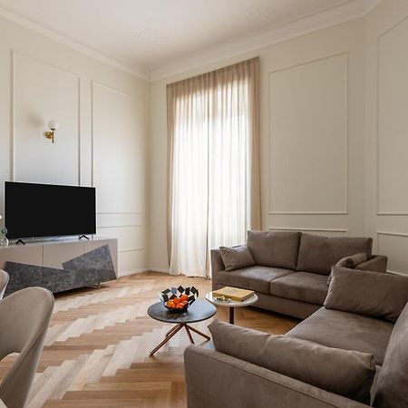 Sjr Luxury Apartment Trevi Fountain โรม ภายนอก รูปภาพ