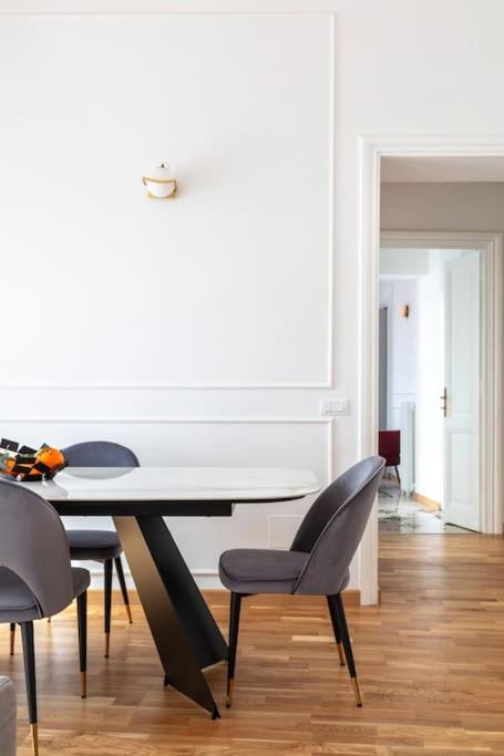Sjr Luxury Apartment Trevi Fountain โรม ภายนอก รูปภาพ