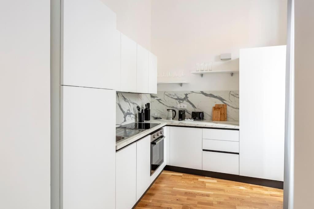 Sjr Luxury Apartment Trevi Fountain โรม ภายนอก รูปภาพ